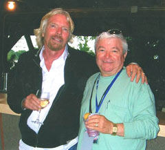 Чападжиев и Бронсън по време на срещите си при представянето на готовия за космическия си полет самолет.