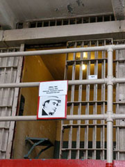 Килията на Ал Капоне с неговия портрет