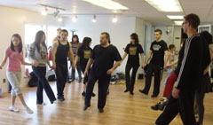 Първите вече играят в танцовата зала