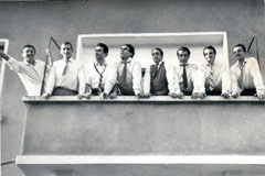 На балкона - приятелите