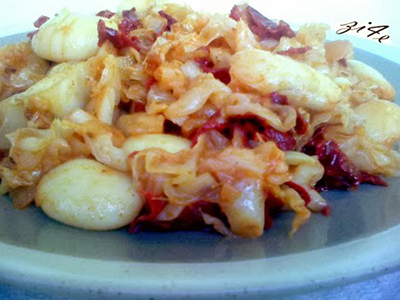 Салата с кисело зеле за Бъдни вечер